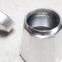 Carica l&#39;immagine nel visualizzatore di Gallery, Moka In Alluminio Cumbia Mokclassic 300 Shiny-02
